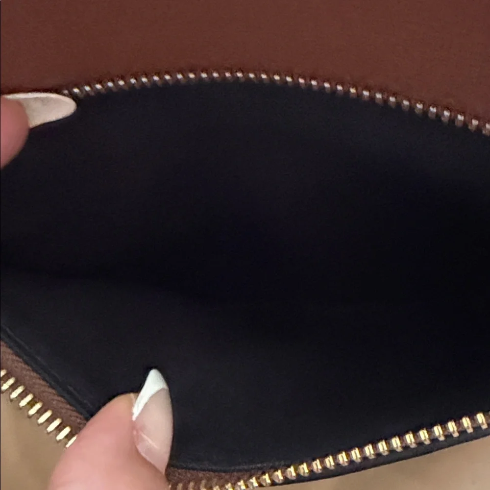 Burberry Maroon and Tan Leather Interior - Picture 10 of 13